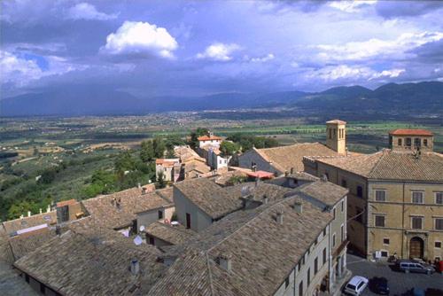 L'Arco Romanico Montefalco Εξωτερικό φωτογραφία